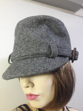 Load image into Gallery viewer, Funky Belted Board Notch Button Wool Hat
